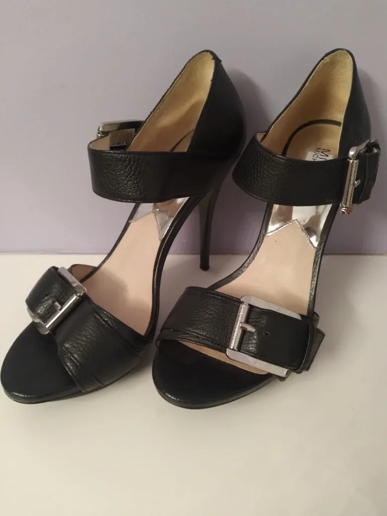 Authentic Michael Kors Faith Sandal Black sz 10 image indicator(4)