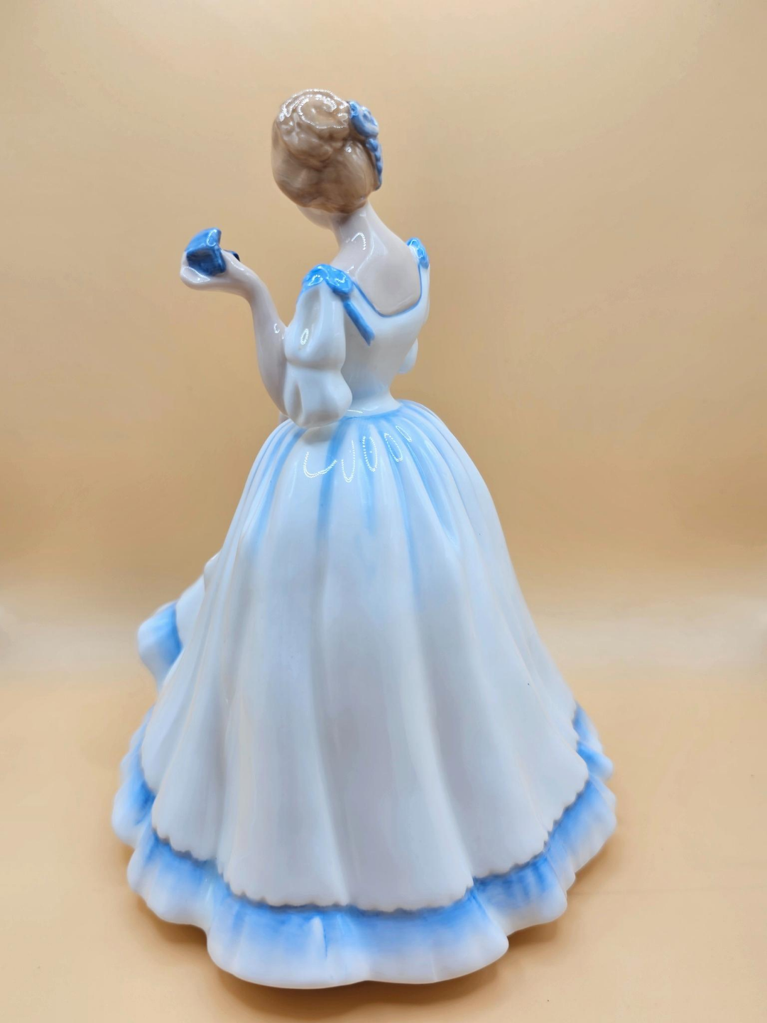Royal Doulton Figurine Paula HN3234 - photo 3