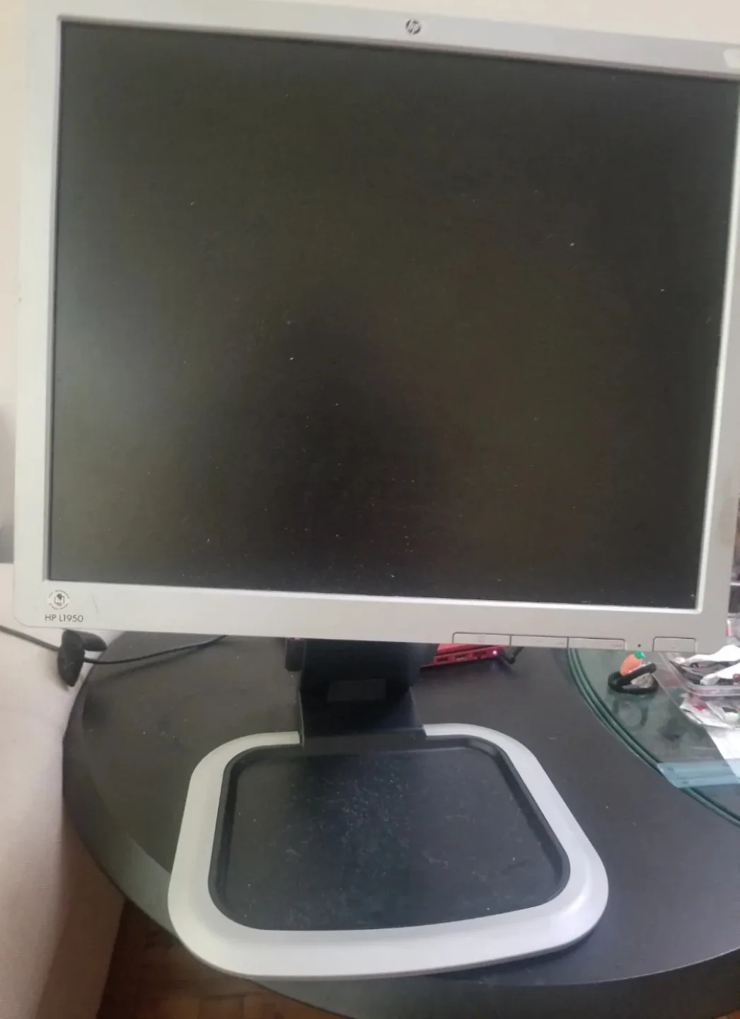 HP L1950g LCD Monitor - 19 inch image indicator(3)