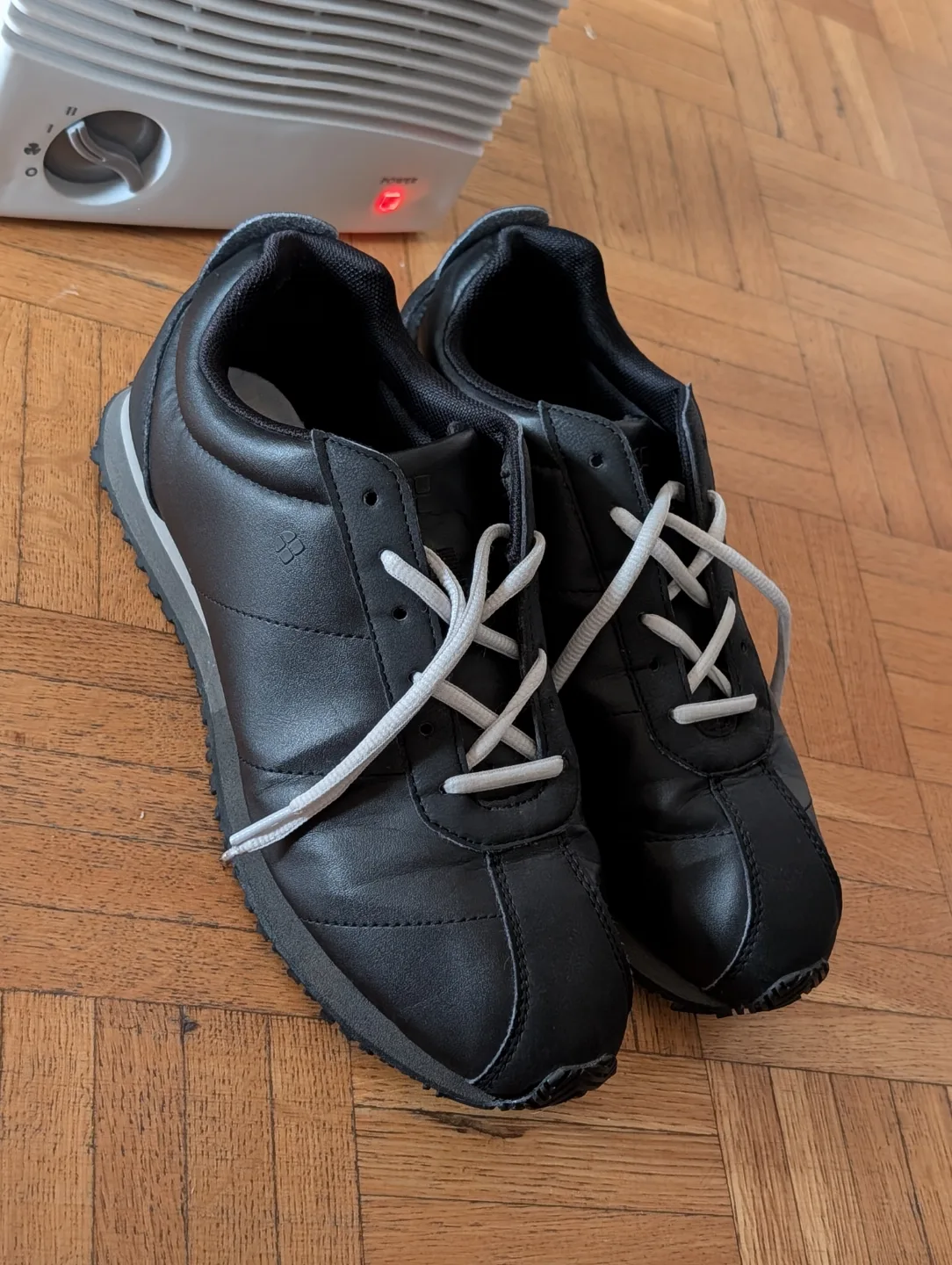 Women's Shoes For Crews Slip, Oil And Water Resistant  Sneakers image indicator(3)