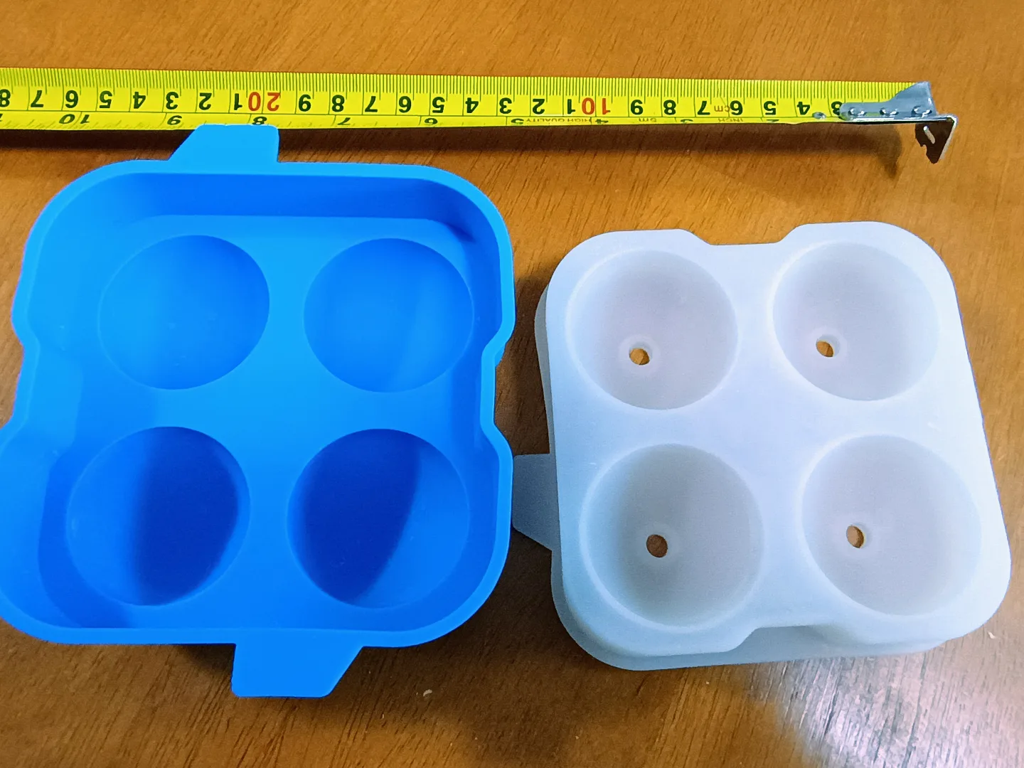 🏒👉🥃 Party!! Silicone Ice Ball Maker Tray, 4-Sphere Mould image indicator(3)