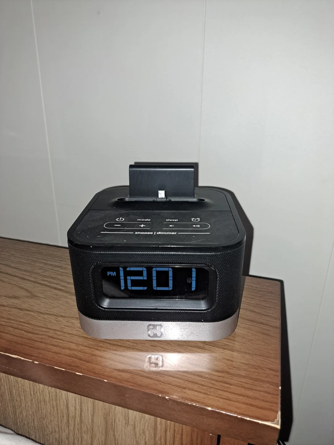 iHome Clock Radio with Charging Station thumbnail