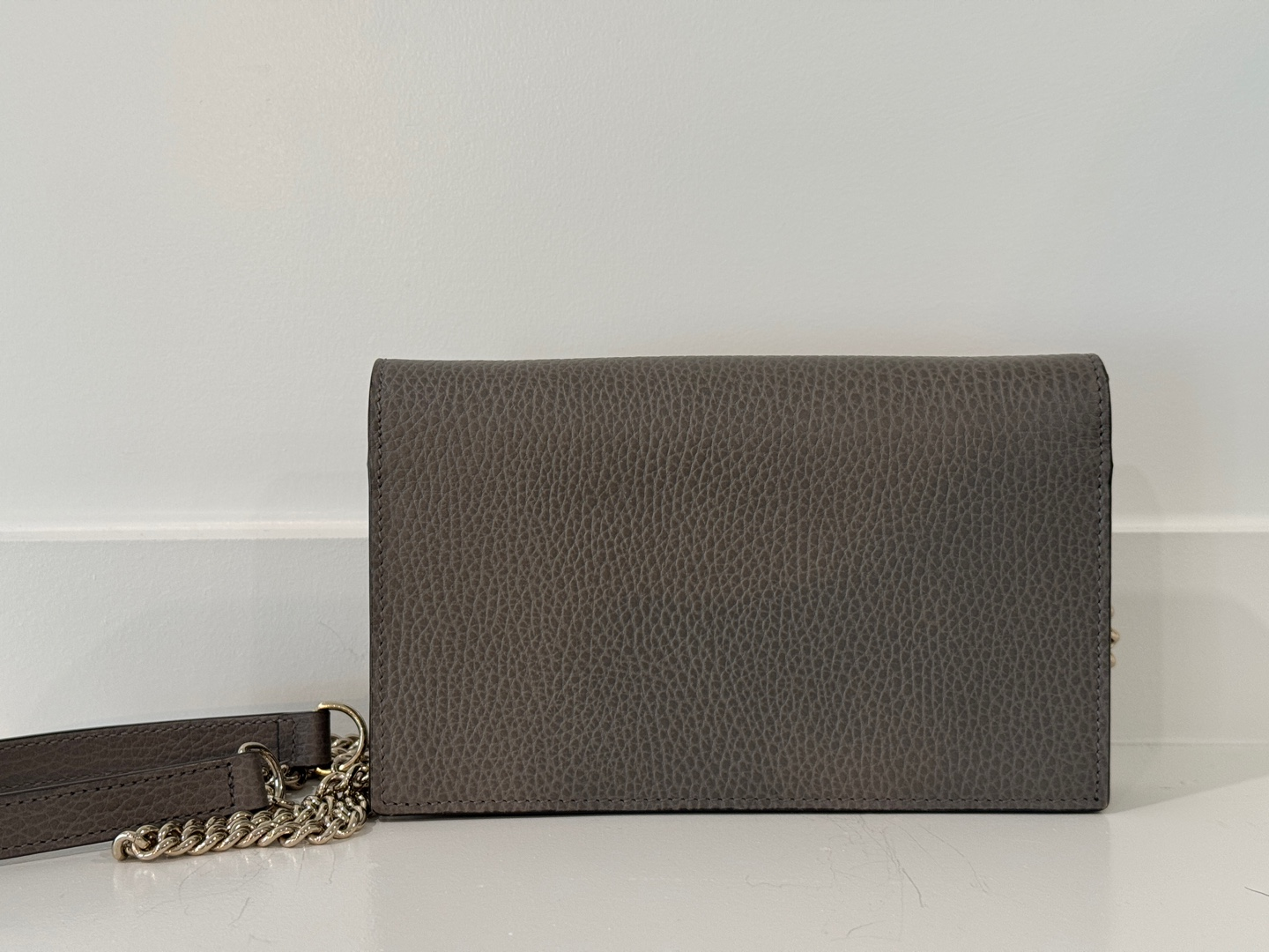 Gucci Grey Pebbled Leather Chain Wallet on Chain - photo 3
