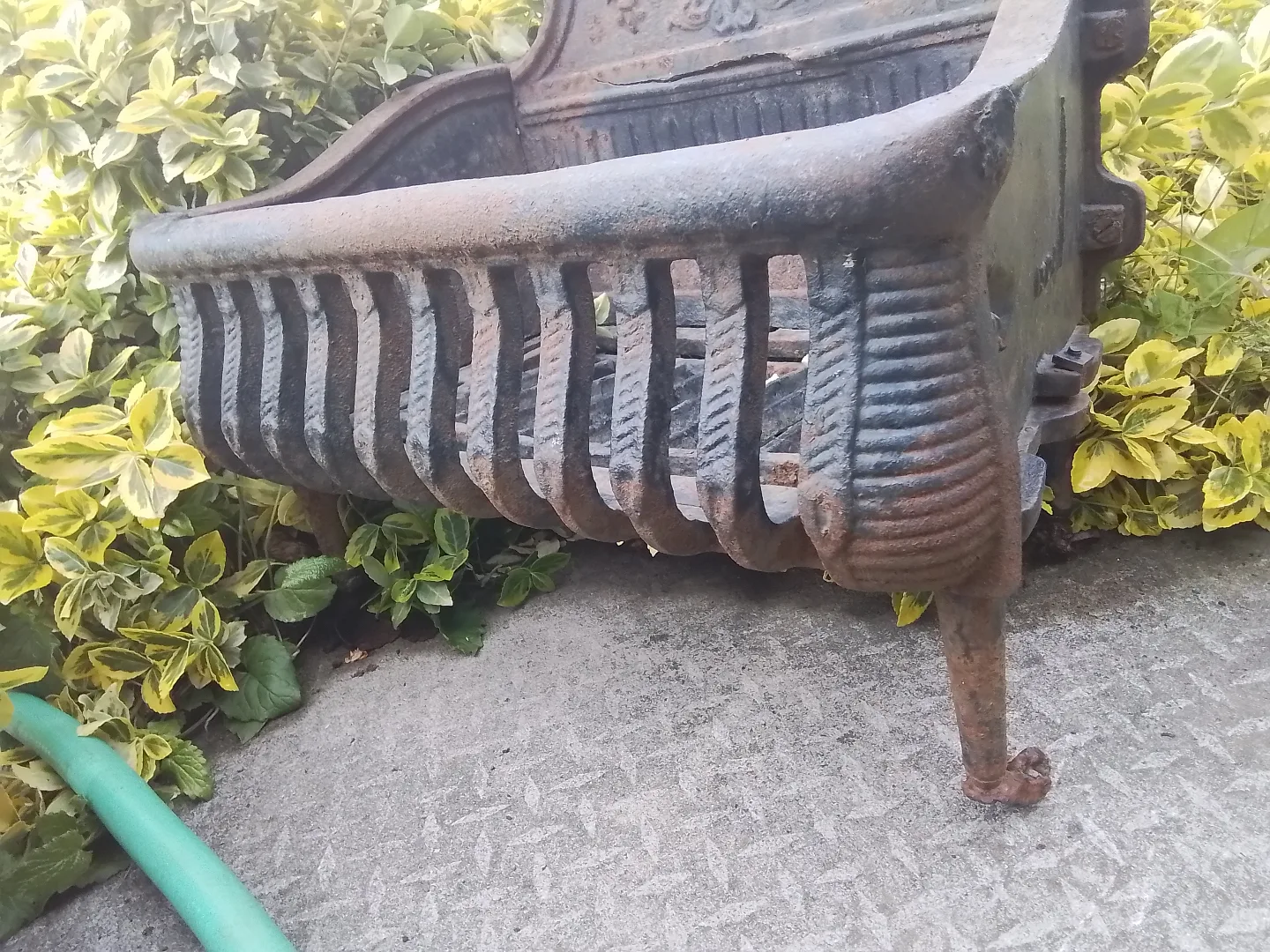 Antique Cast Iron Fireplace Grate/Flowers Pot image indicator(4)