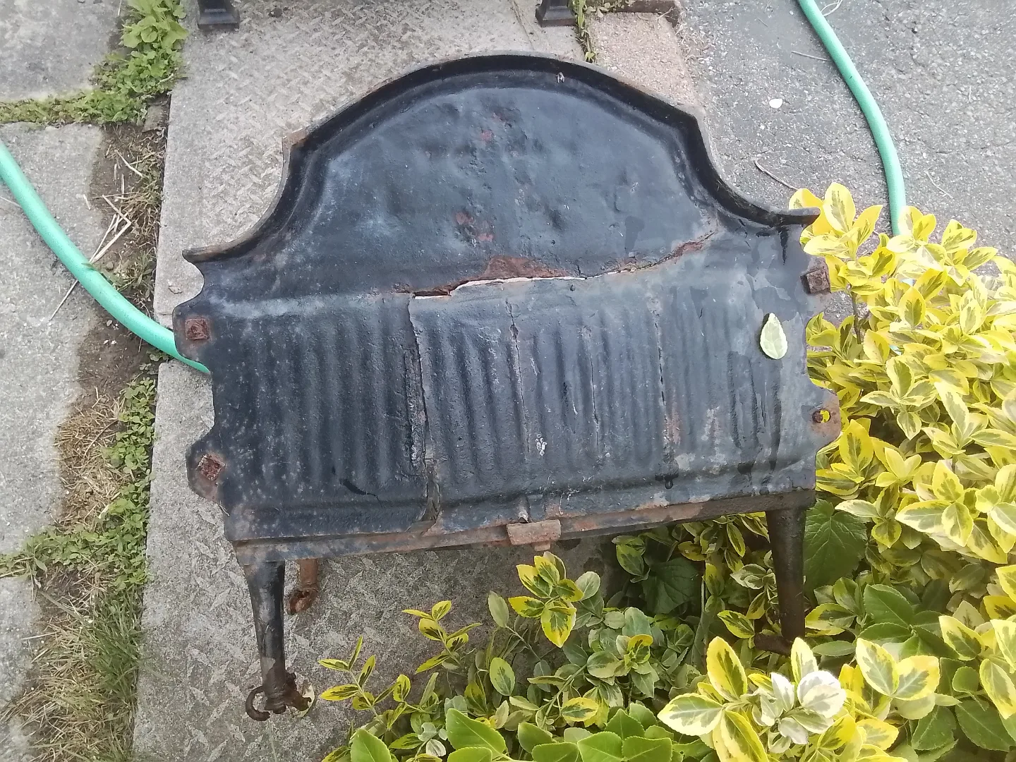 Antique Cast Iron Fireplace Grate/Flowers Pot image indicator(7)