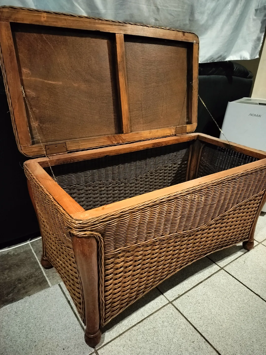 Wicker Storage Trunk/Coffee Table thumbnail