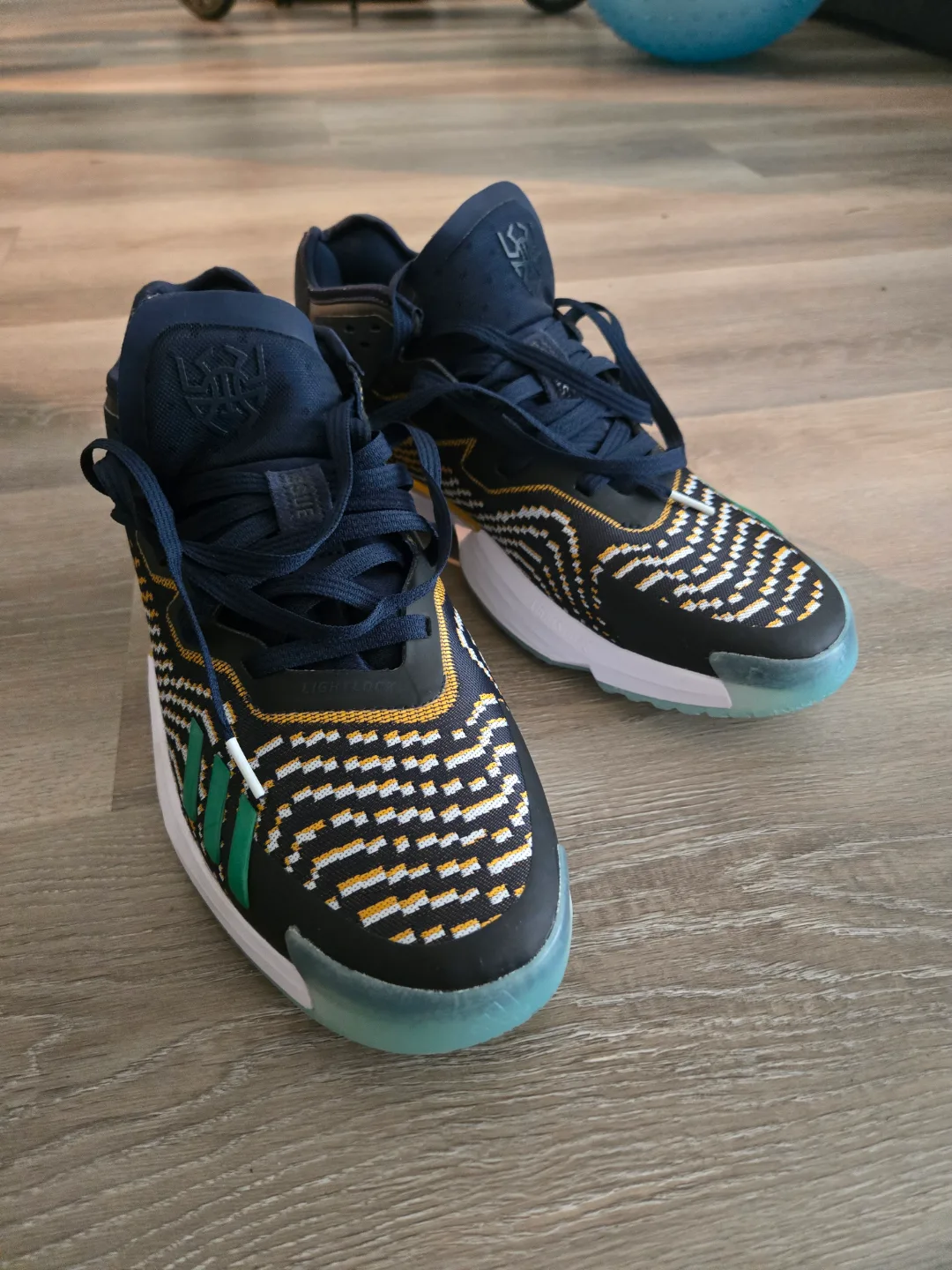 Adidas D.O.N. Issue #3 Basketball Shoes - Size US 11 thumbnail