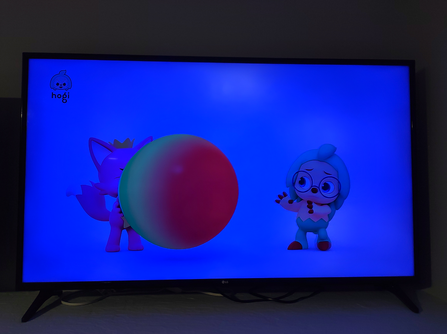 LG 55" Smart TV - photo 2