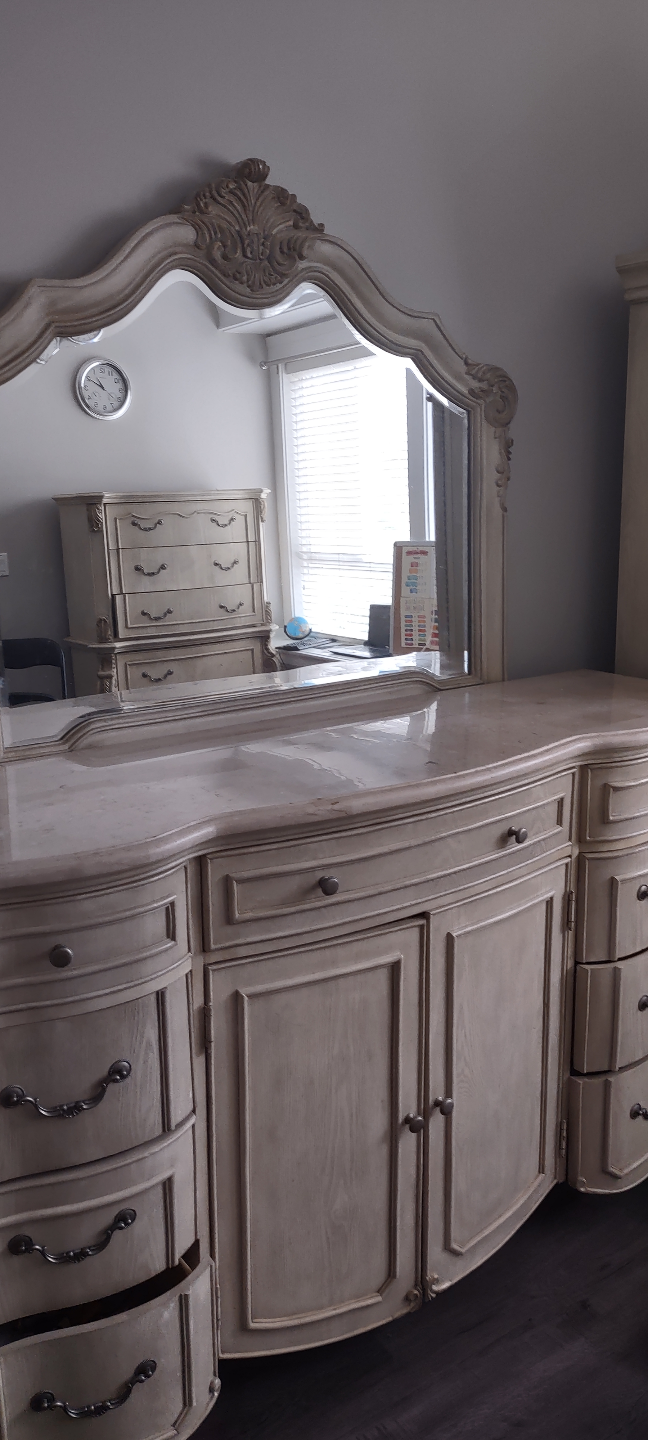 Elegant Off-White Bedroom Set