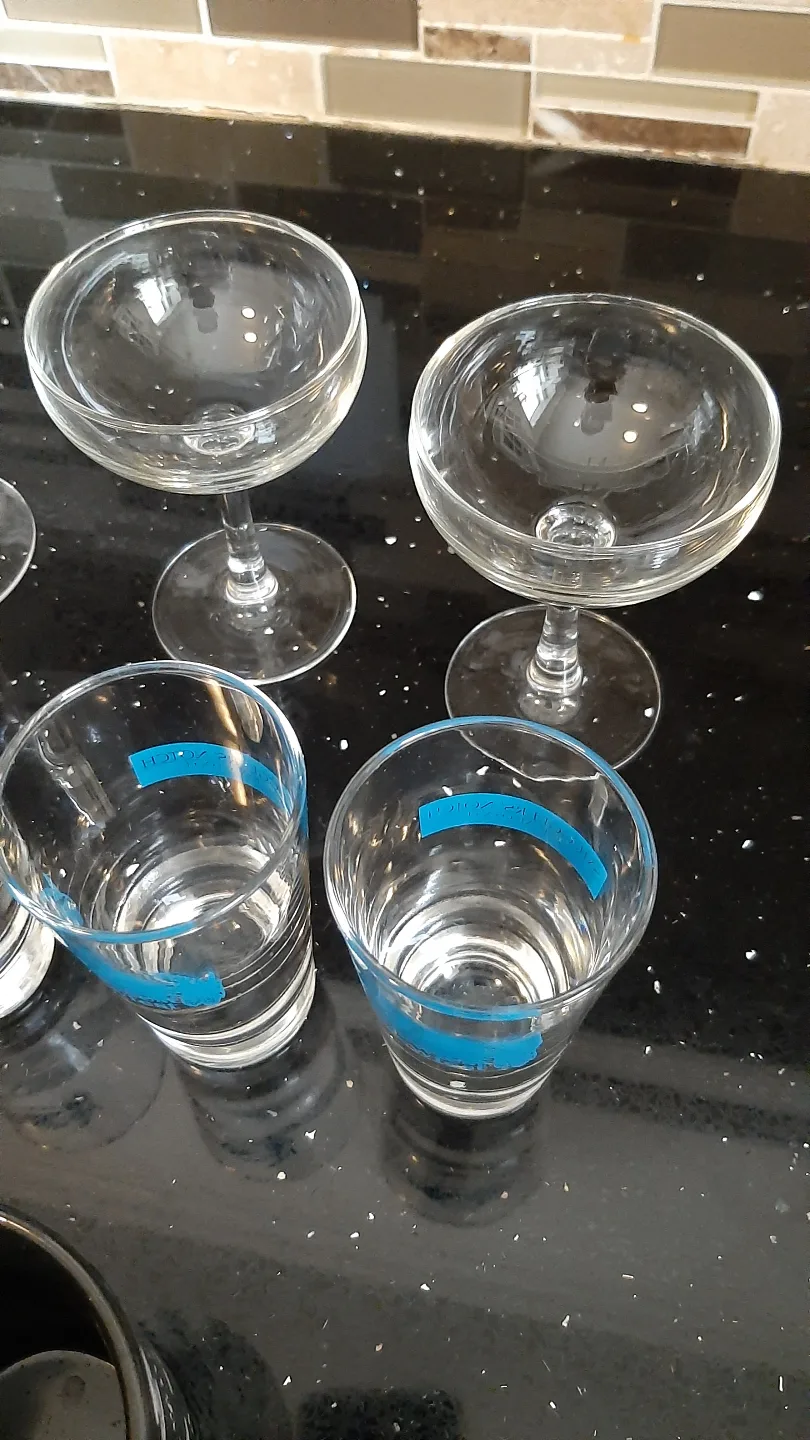 Assorted glasses & Mugs image indicator(3)