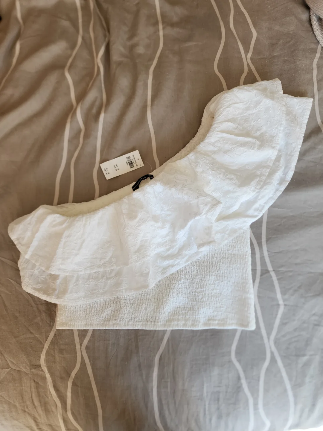 Abercrombie & Fitch: White Asymmetrical Crop Top, Size L thumbnail