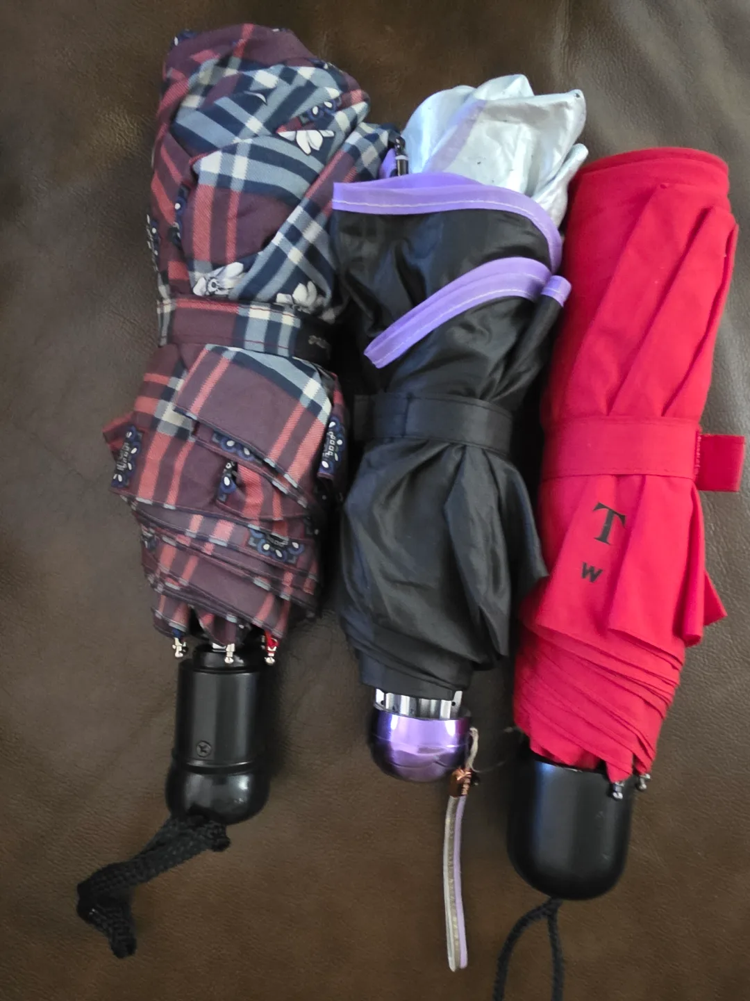 Three Compact Travel Umbrellas #Freecycle thumbnail