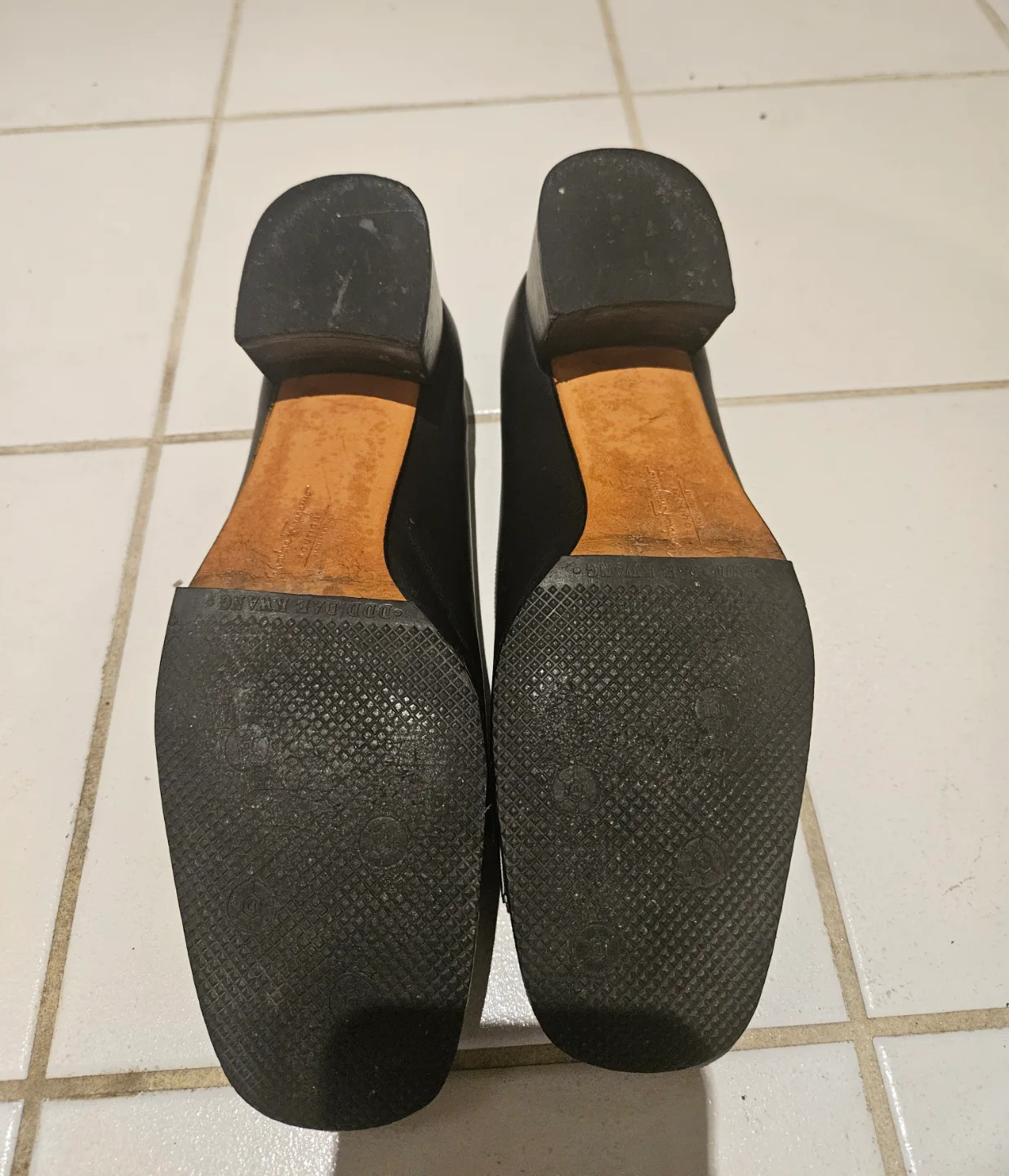 Salvatore Ferragamo Black Leather Heels Size 6.5 B image indicator(4)