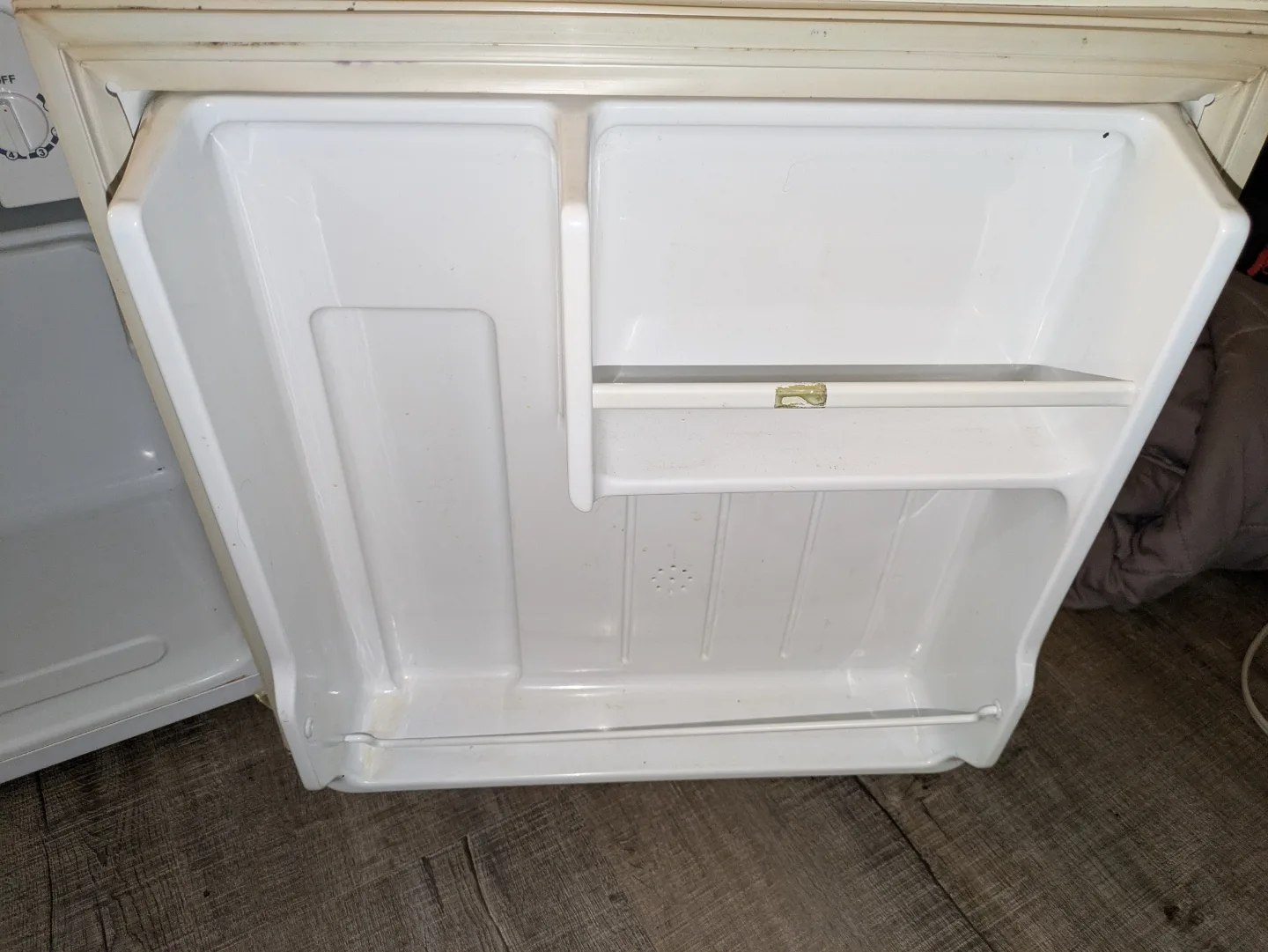 Mini Fridge - Good Condition image indicator(2)