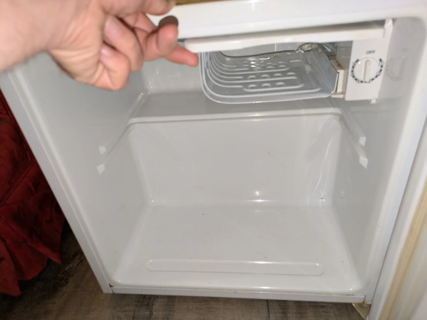 Mini Fridge - Good Condition image indicator(3)