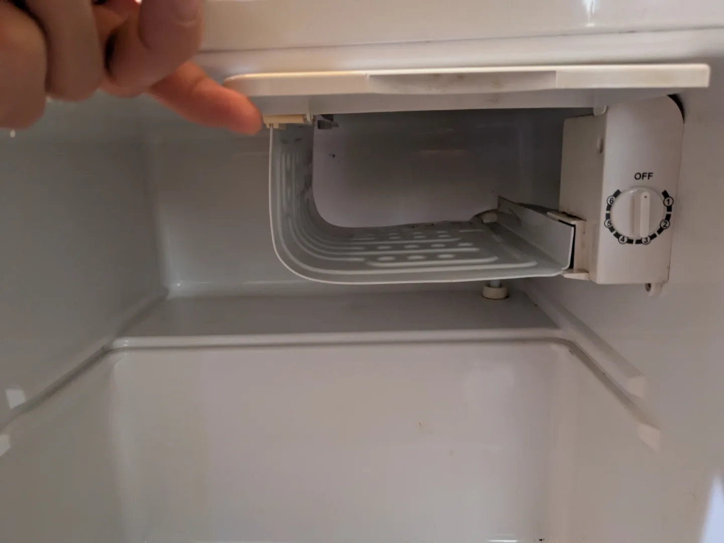 Mini Fridge - Good Condition image indicator(5)