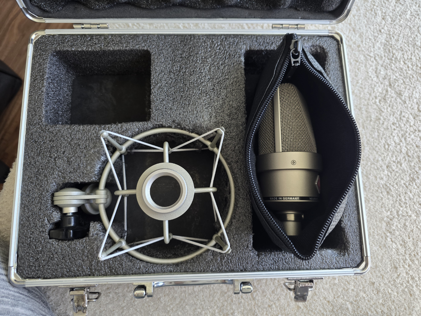 Neumann U87 Ai Microphone with Case and Shockmount - photo 3