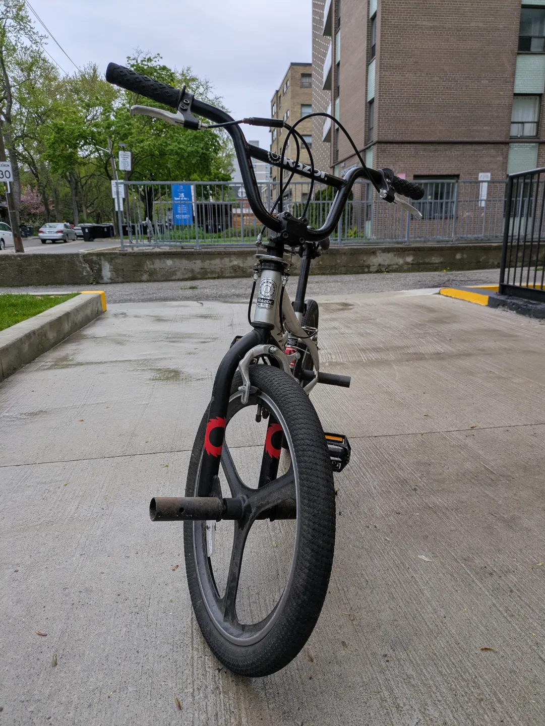 Razor Agitator Kids BMX Bike image indicator(3)