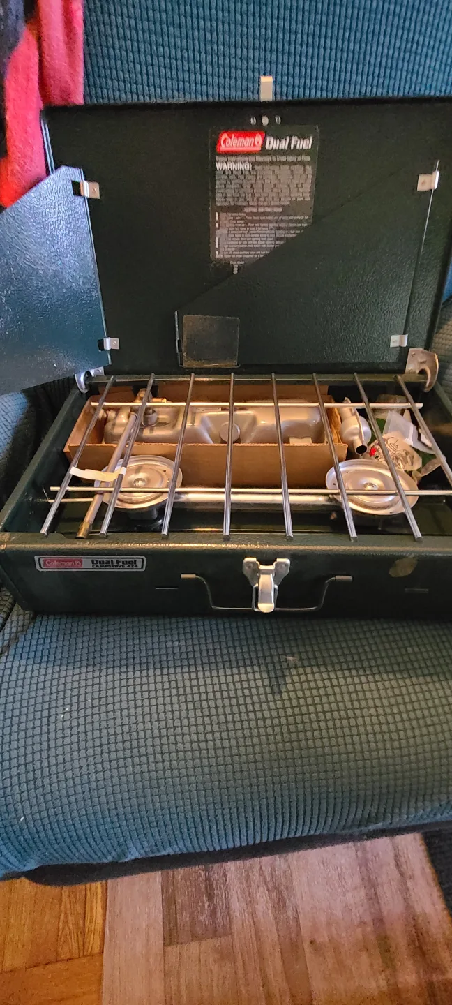 Coleman Duel fuel  2 Burner  Stove image indicator(8)