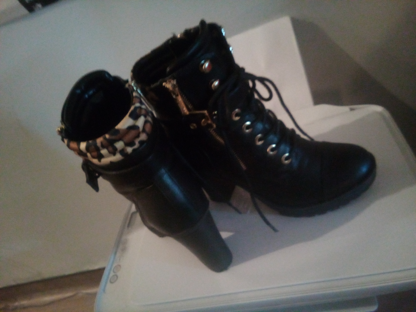 GUESS Black and Leopard Print Ankle Boots - photo 2