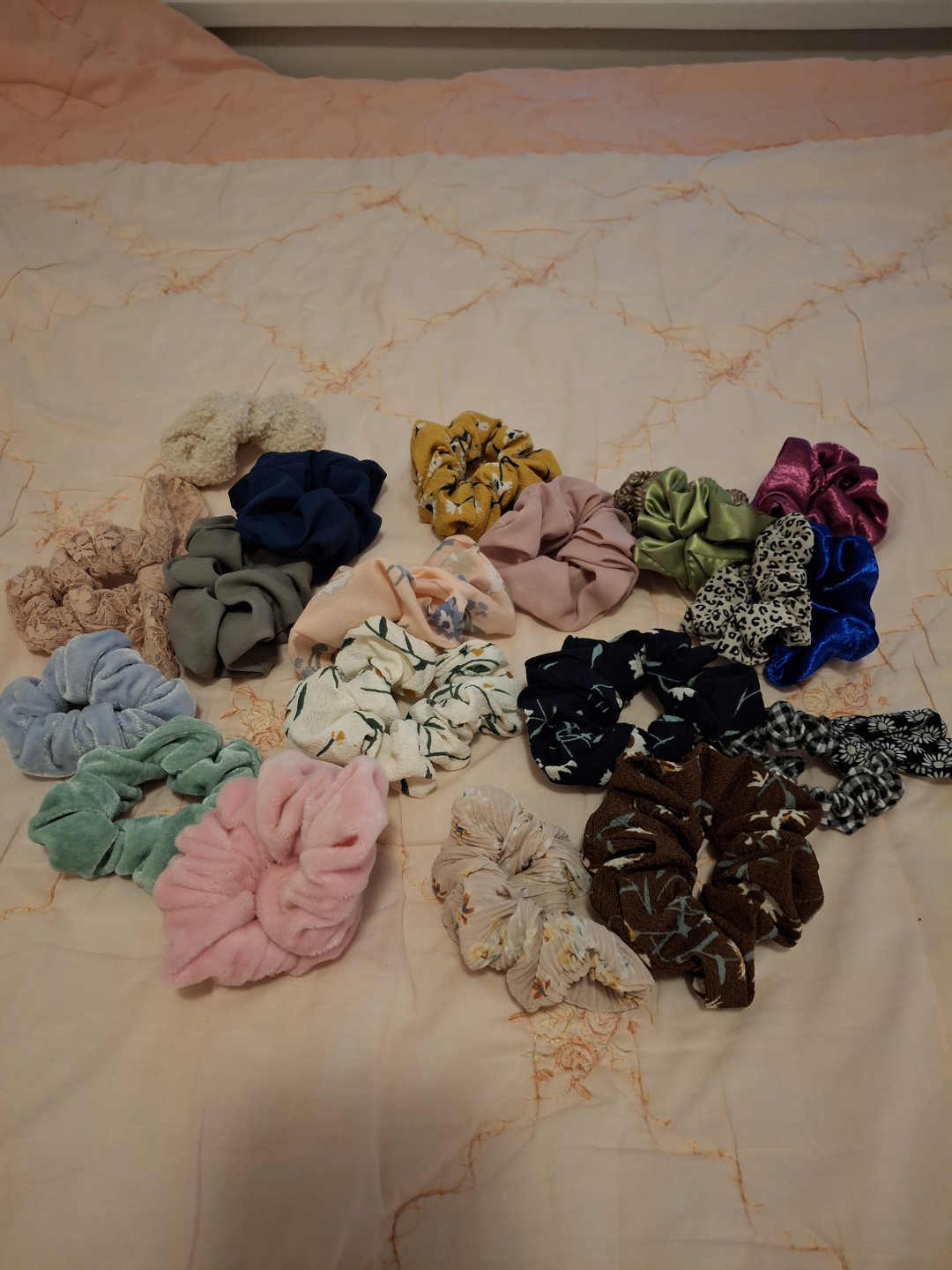 20 Scrunchies - Assorted Colours & Patterns