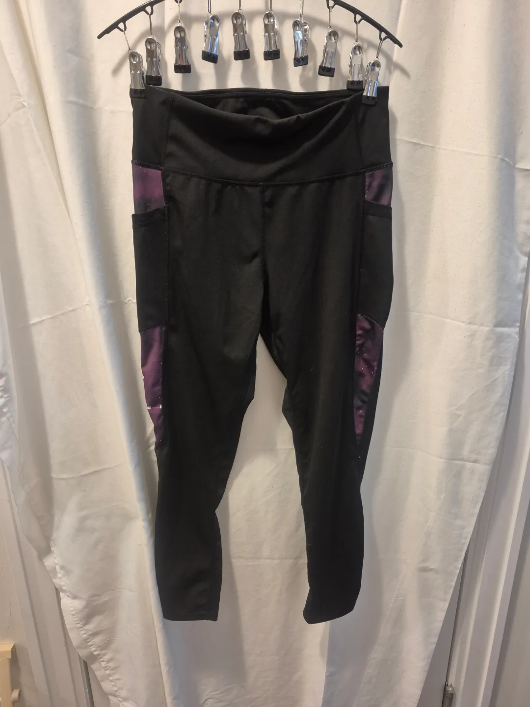 Women's Black & Purple 3/4 Leggings thumbnail