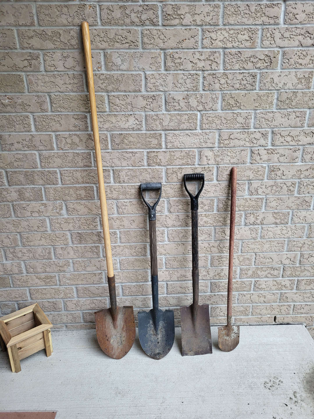 Shovels & Spade - Assorted sizes
