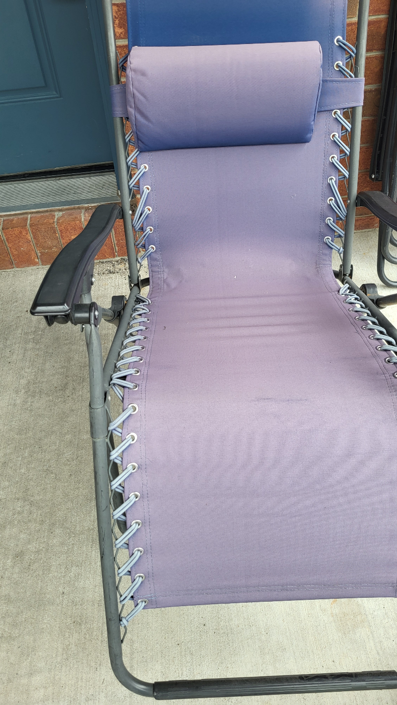 Pair of Zero Gravity Lounge Chairs - photo 2