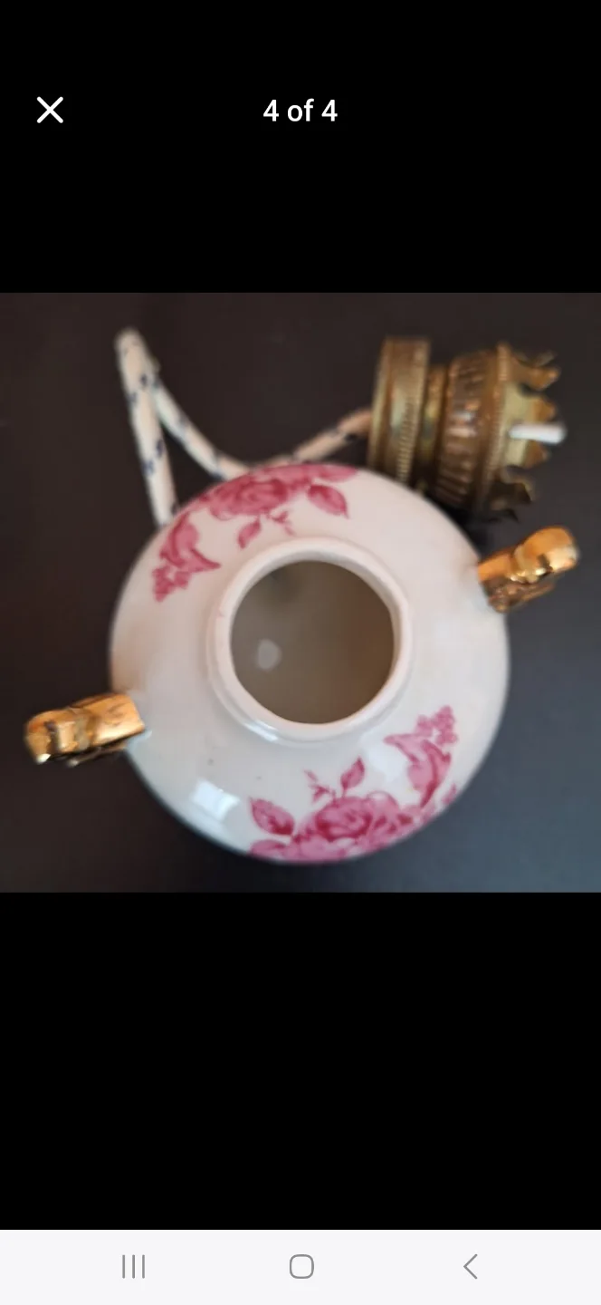 Vintage Porcelain Oil Lamp with Rose Design image indicator(4)