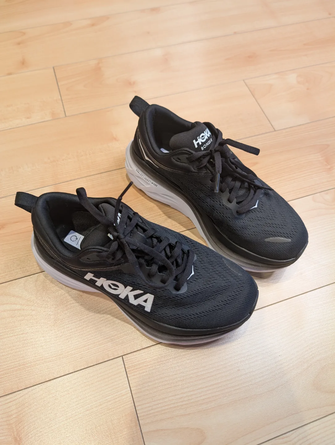 Hoka One One Bondi 8 Running Shoes - Women's Size 7 thumbnail