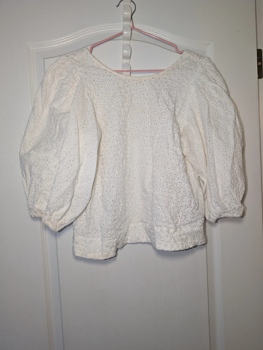 Zara White Eyelet Puff Sleeve Blouse image indicator(5)