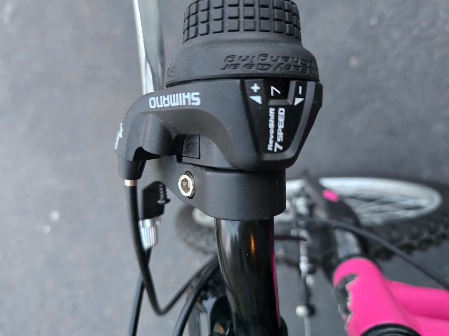 Raleigh Girls' Bike - Pink - 20 inch Wheels image indicator(9)