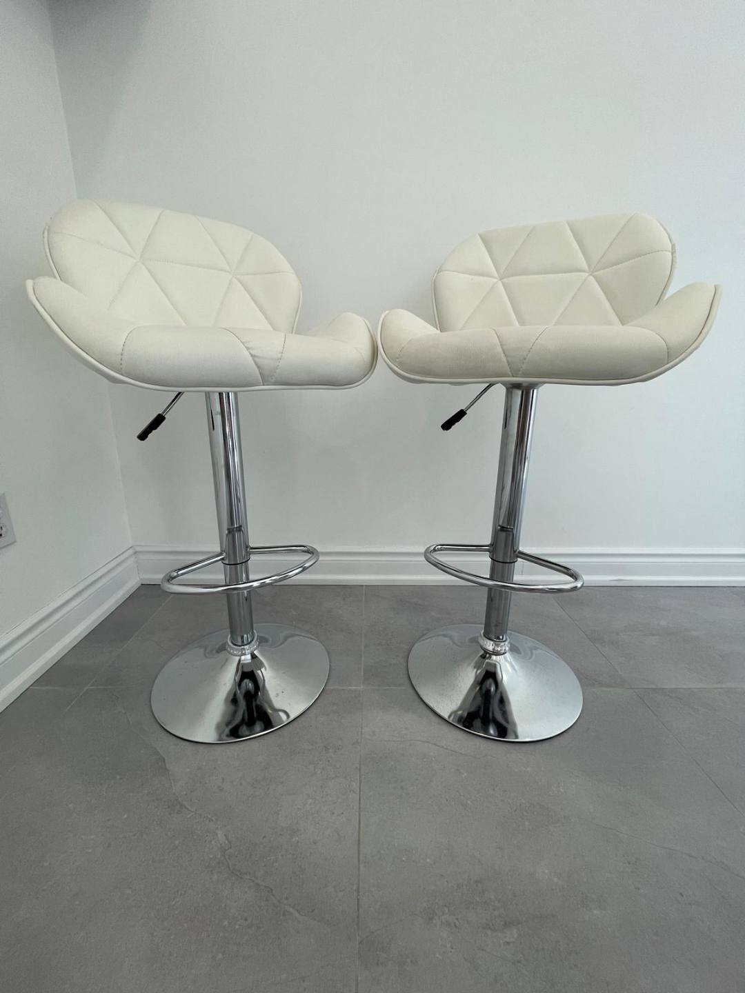 Pair of White PU Leather Bar Stools with Chrome Base