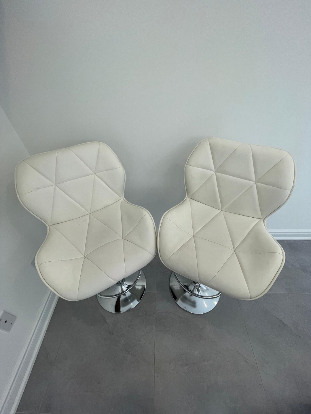 Pair of White PU Leather Bar Stools with Chrome Base - photo 2