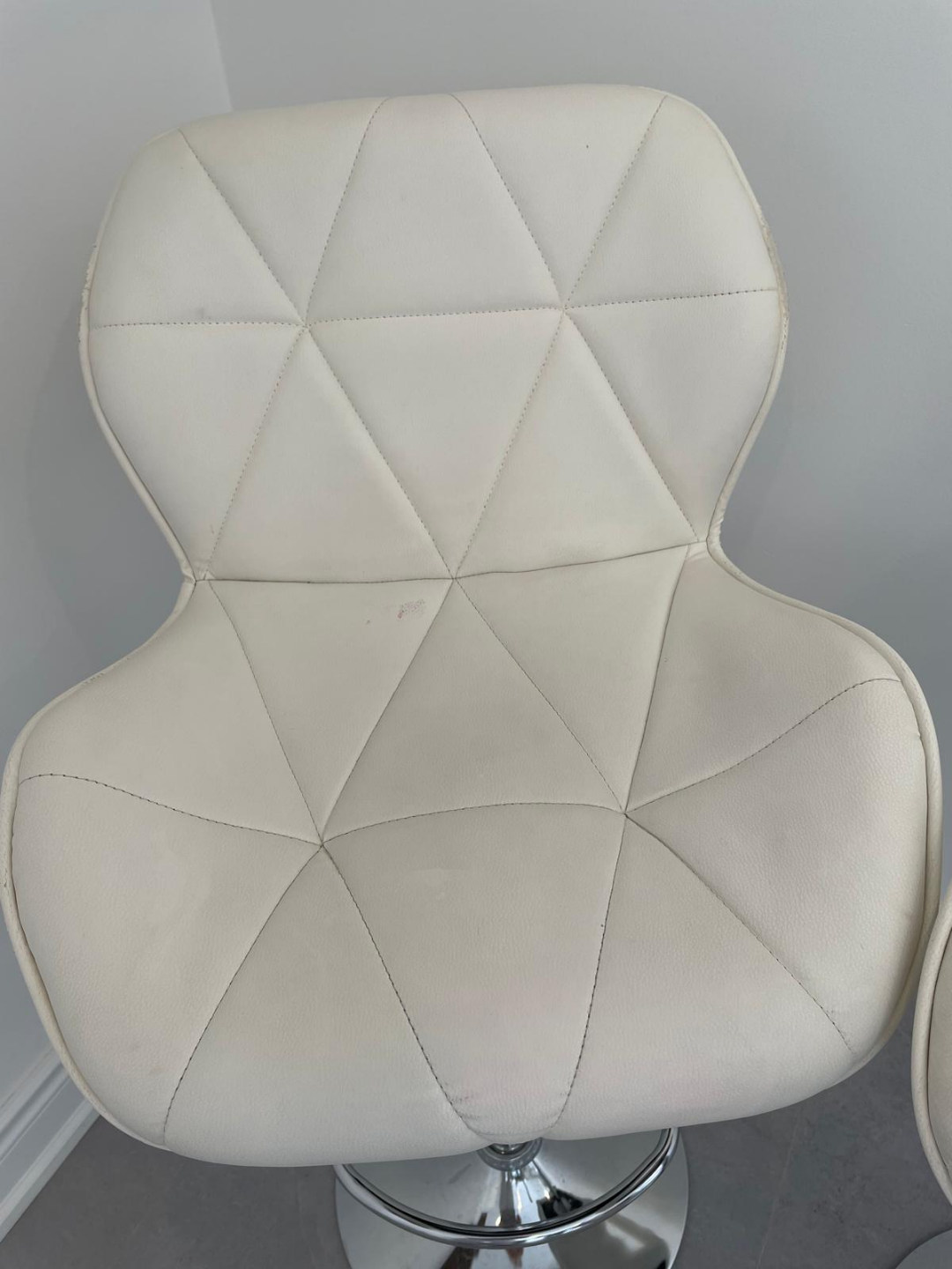 Pair of White PU Leather Bar Stools with Chrome Base - photo 3