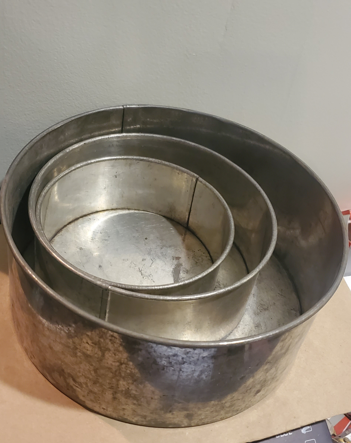 Vintage Three-Piece Round Cake Pan Set