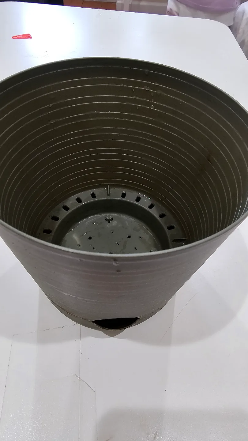 Green Plastic Plant Pot #freecycle 🥕🥕🥕 image indicator(3)