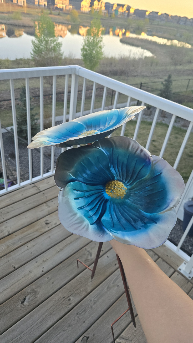 Metal bird bath/feeder flower stake 🧡