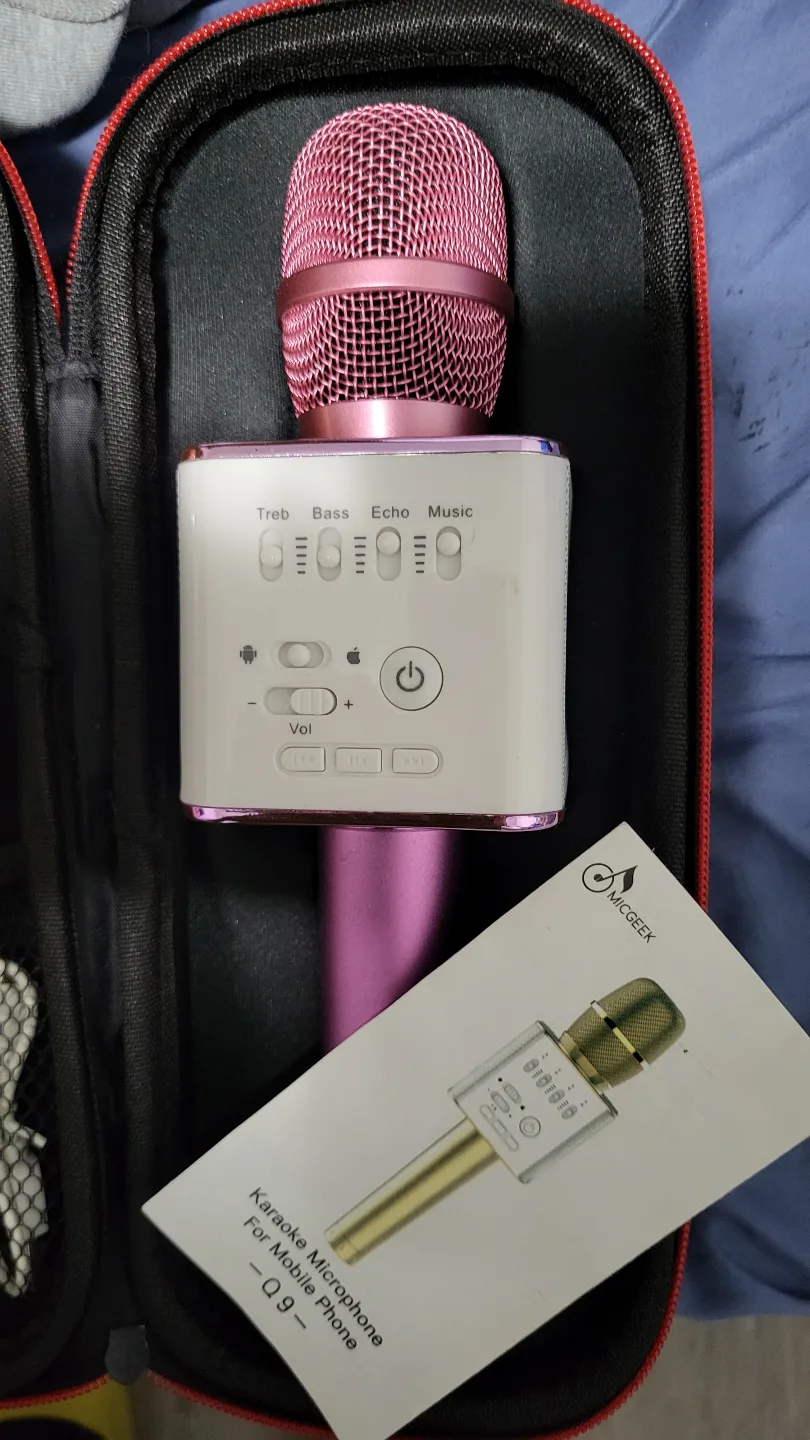 2x Wireless Karaoke Microphones with Cases image indicator(2)