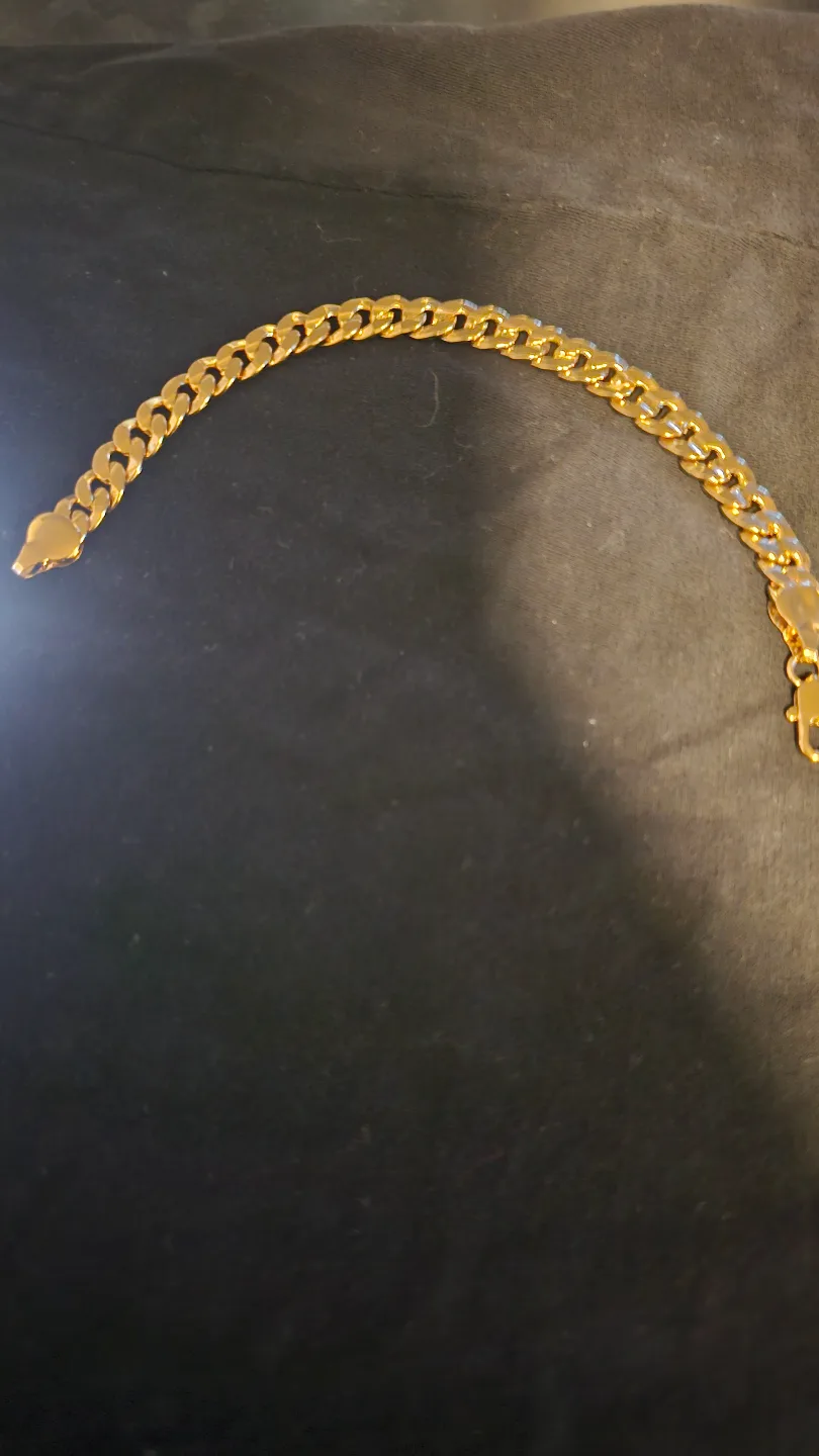 Gold Curb Chain Bracelet image indicator(3)