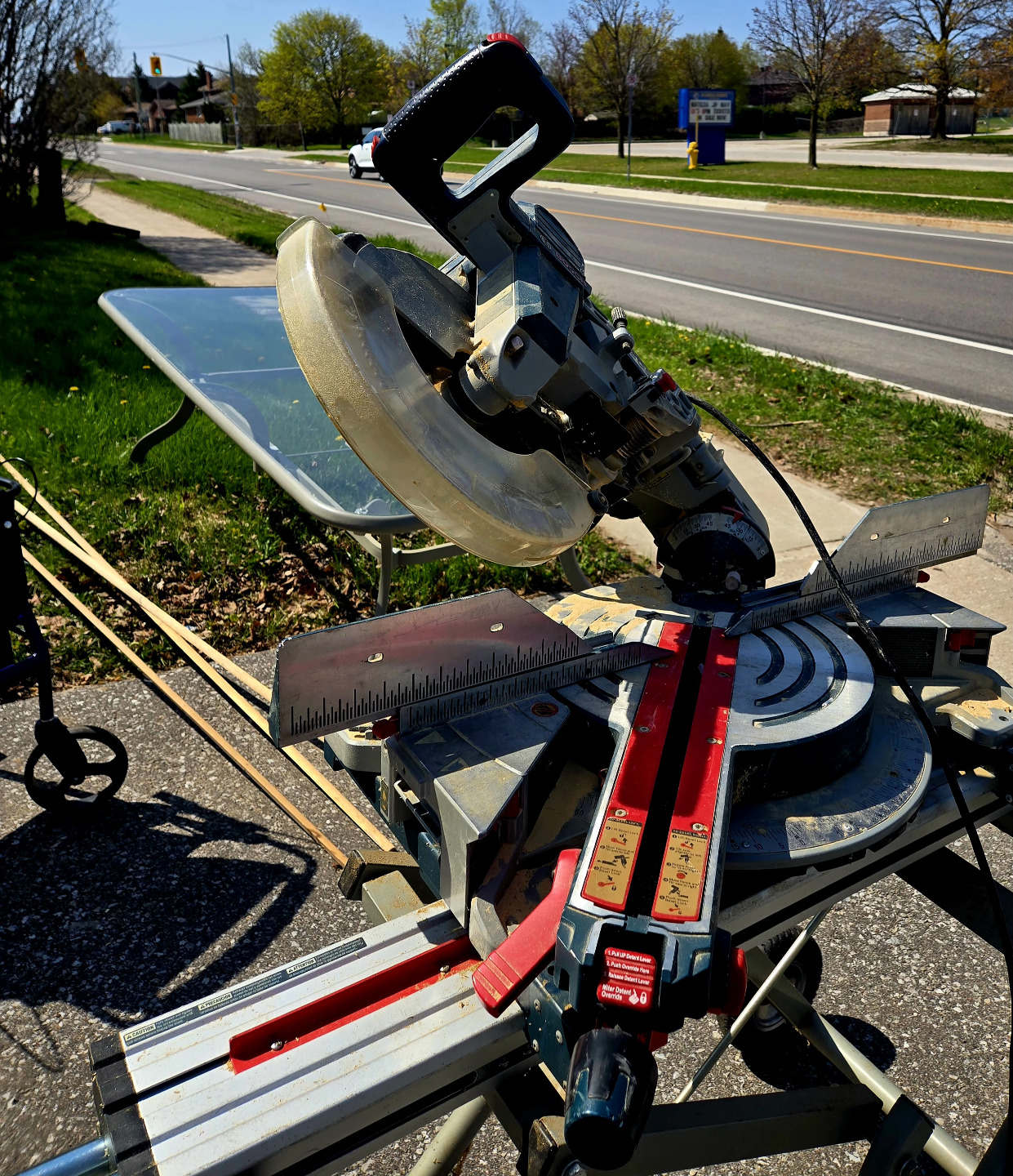 BOCH 12" saw and stand - photo 4