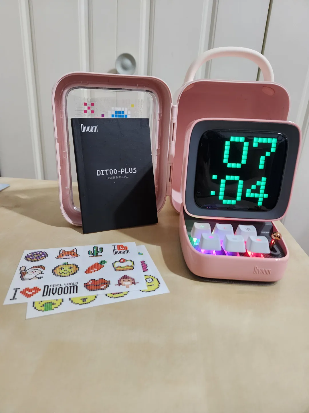 Divoom Ditoo-Plus Pink Pixel Art Bluetooth Speaker image indicator(2)