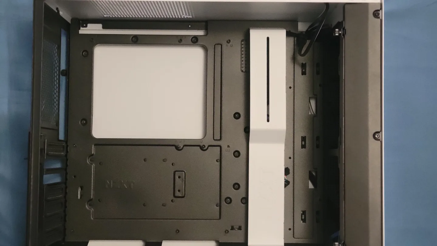 Nzxt H500i White Premium Gaming PC Case - LIKE NEW image indicator(4)