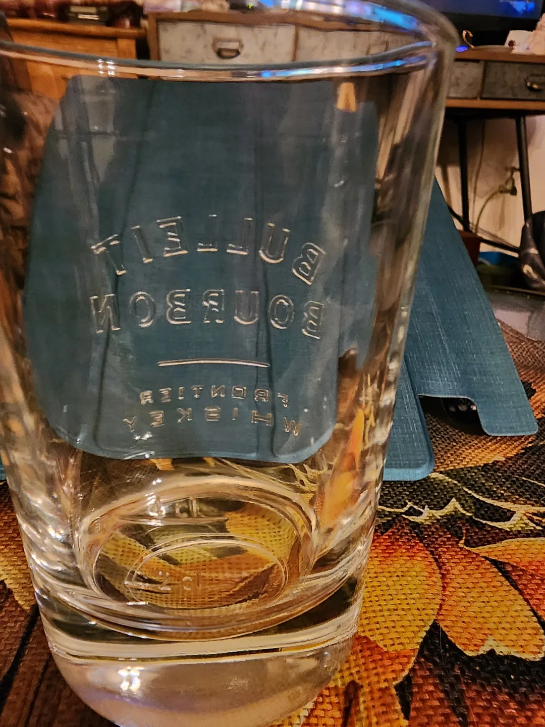 Bulleit Bourbon Whiskey Glass image indicator(3)