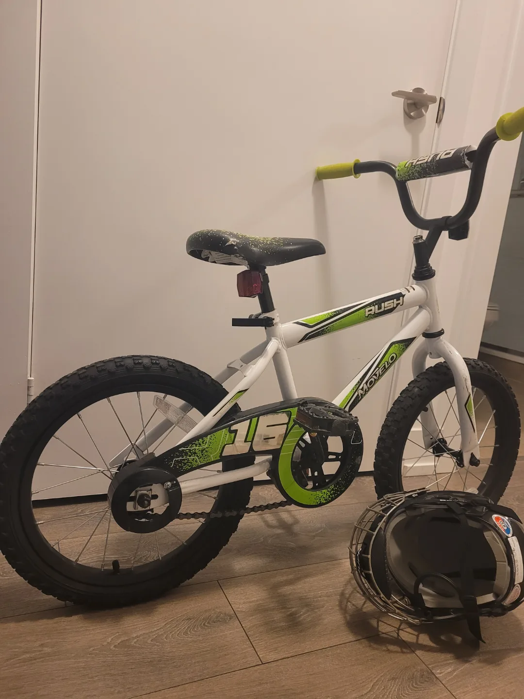 Mongoose 16" Rush Kids Bike + Bauer Hockey Helmet image indicator(4)