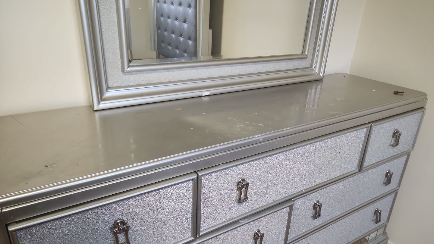 Silver Bedroom Set - Queen Size Bed, Dresser, and Nightstand - photo 4