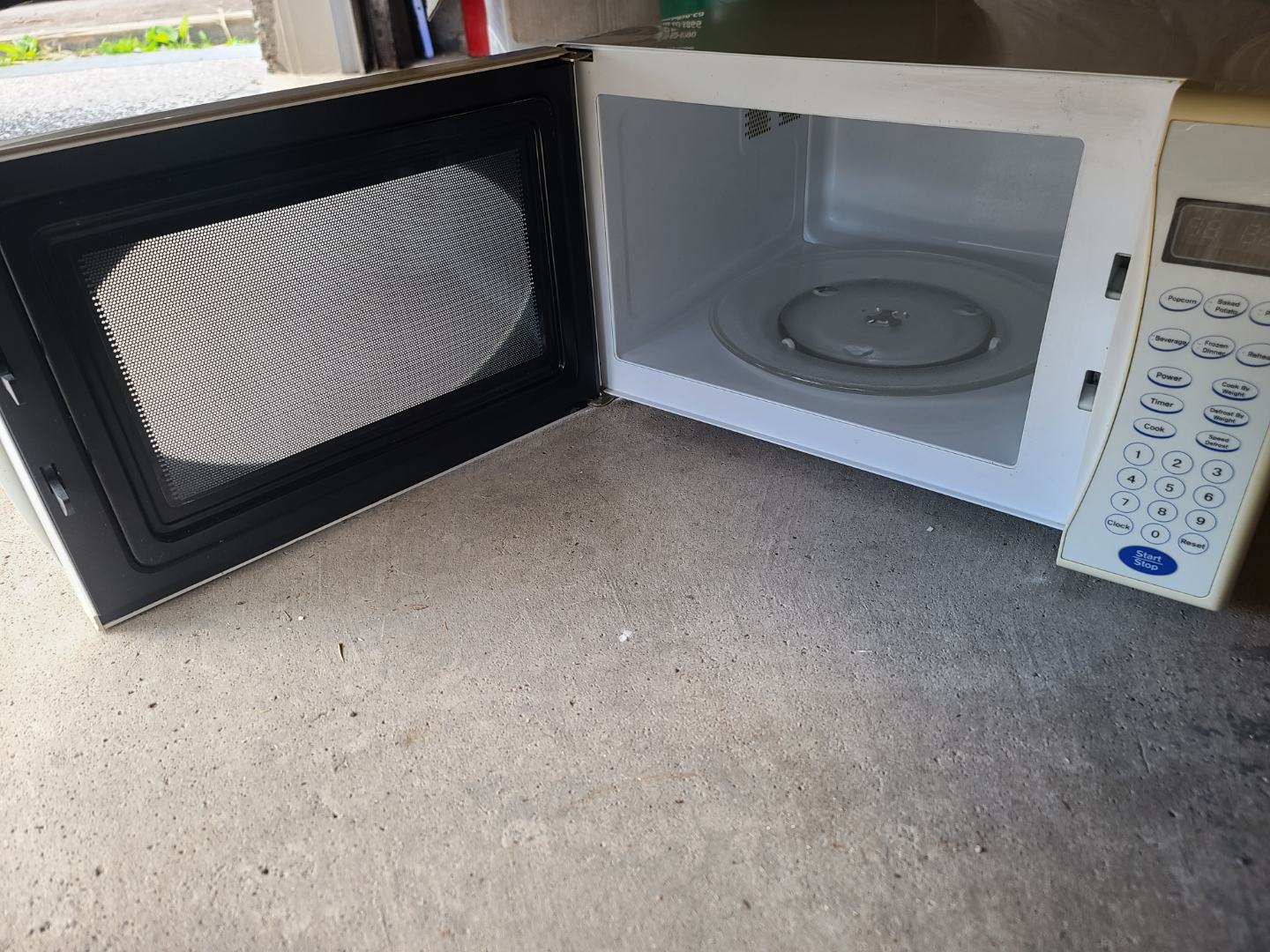 Used Denby Microwave - photo 4