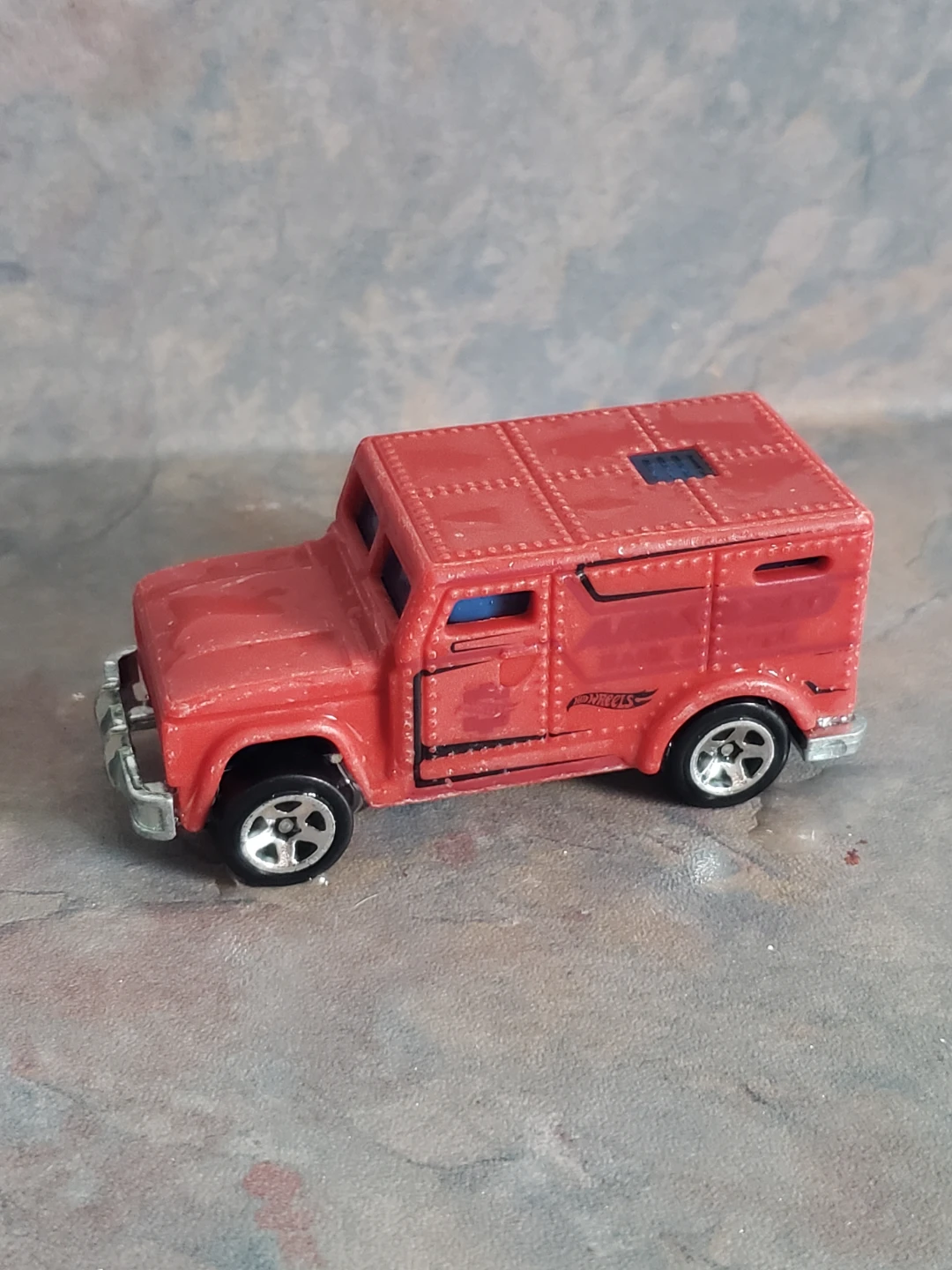 Hot Wheels Armored Truck Toy Car that changes color. 🏒