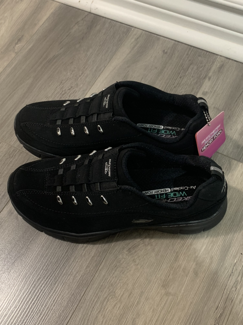 NEW SKECHERS SHOE