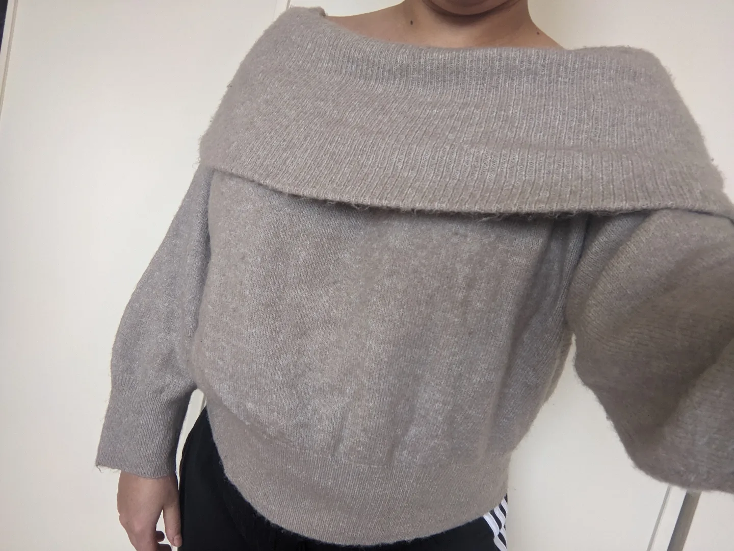 H&M Beige Off-the-Shoulder Sweater thumbnail